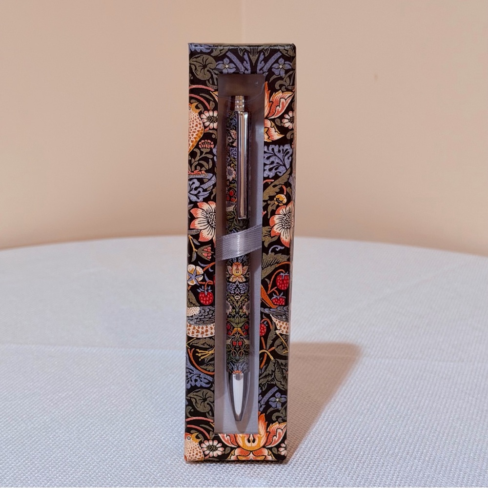 NEW FINE ART BALLPOINT PEN BY RAINCAPER MORRIS & CO FROM EPCOTS ENGLAND PAVILION